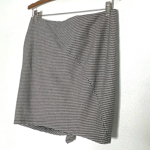 A.L.C. Preppy Jupiter Houndstooth Ruffle front Mini Skirt. NWT. Size 10. - Picture 4 of 11